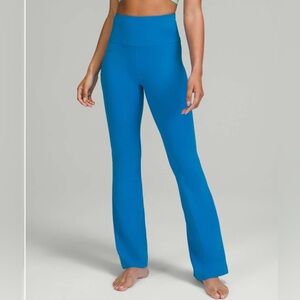 Lululemon 💎 Groove Super-High-Rise Flared Pant *Nulu
Poolside size 8